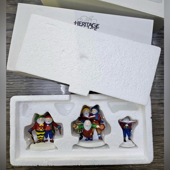 Department 56 Sing A Song For Santa - Picture 2 of 4